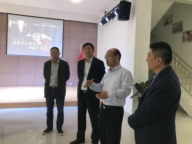 开云手机·官方站官网党委书记、董事长刘飞，现场指导“党建·家”活动中心建设.jpg